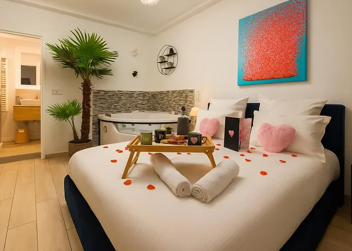 L\'Escale Balneo\'Romantique - Loveroom - Jacuzzi & Petit Dejeuner