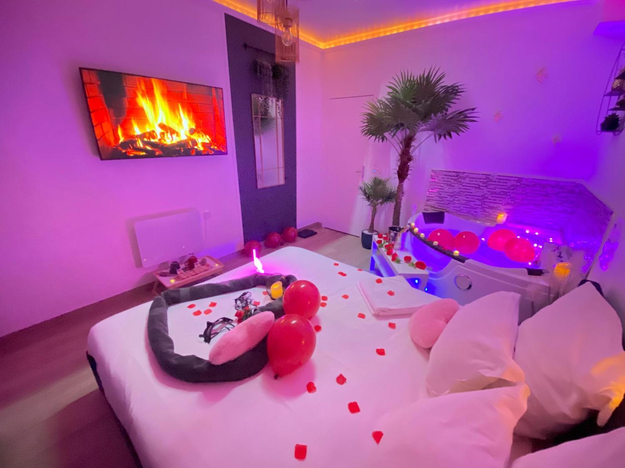 L'escale Balneo'romantique - Loveroom - Jacuzzi & Petit Dejeuner *