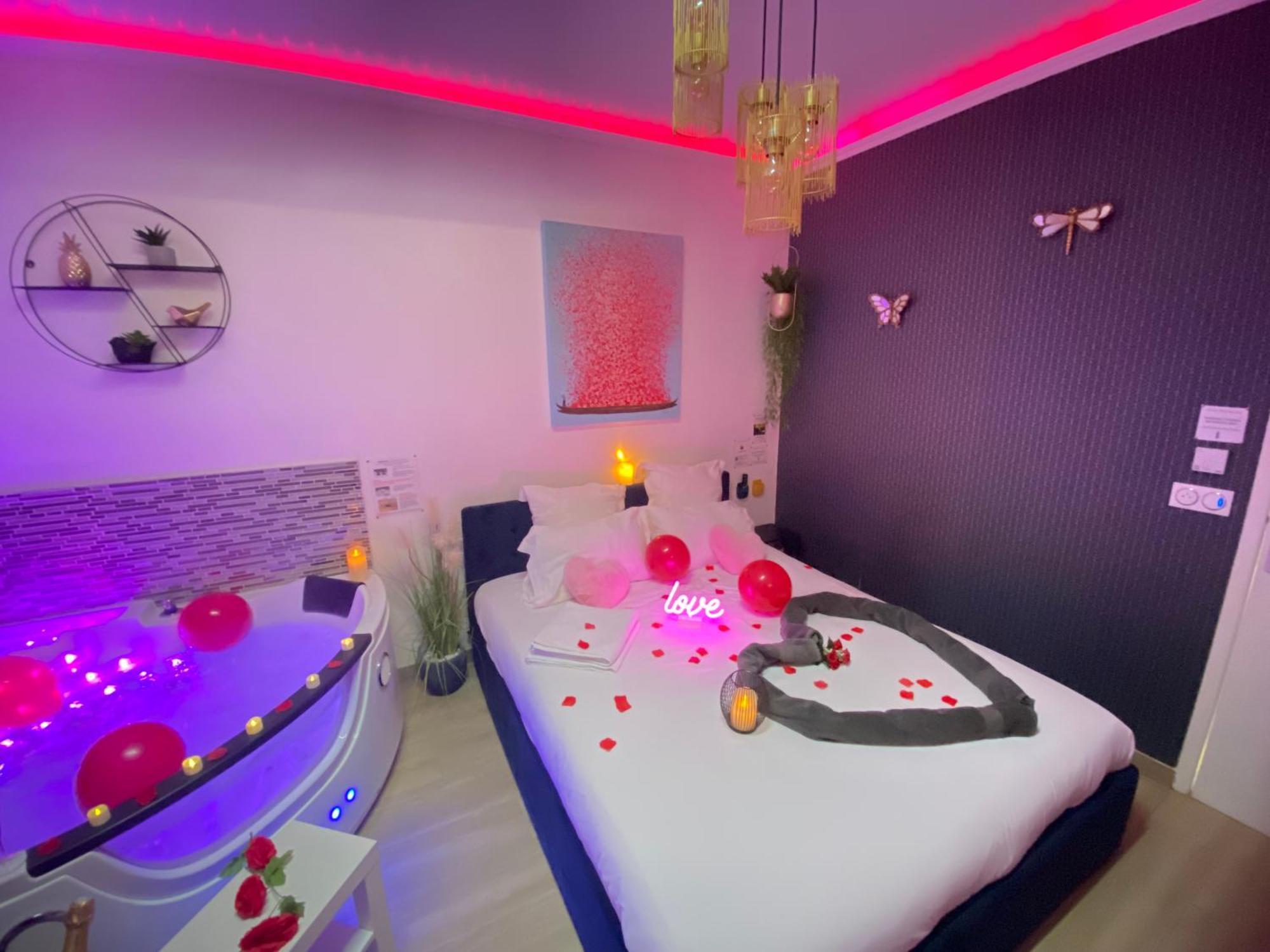 L'escale Balneo'romantique - Loveroom - Jacuzzi & Petit Dejeuner *