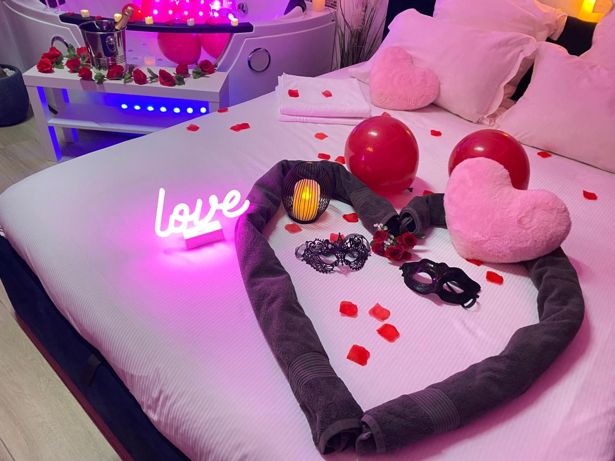 L'escale Balneo'romantique - Loveroom - Jacuzzi & Petit Dejeuner Villiers-sur-Marne